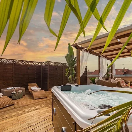 公寓 Rooftop Sealavie, Jacuzzi E Terrazza Privata 维亚雷焦