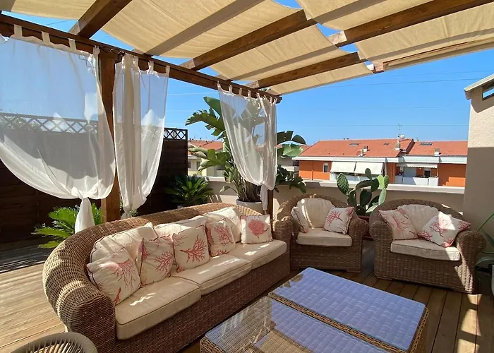 公寓 Rooftop Sealavie, Jacuzzi E Terrazza Privata 维亚雷焦