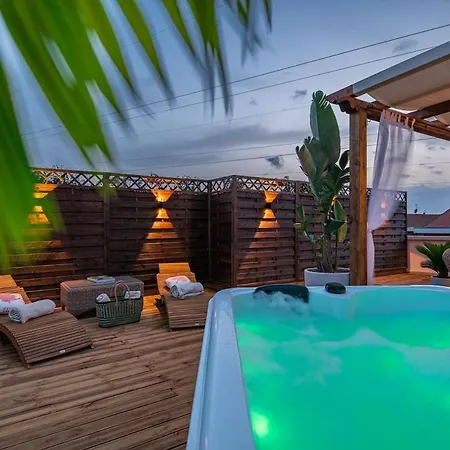 Rooftop Sealavie, Jacuzzi E Terrazza Privata فياريجيو