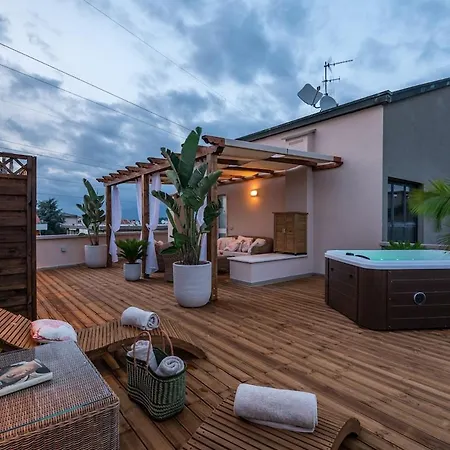 Rooftop Sealavie, Jacuzzi E Terrazza Privata فياريجيو