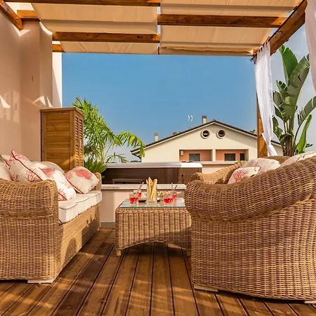 Rooftop Sealavie, Jacuzzi E Terrazza Privata فياريجيو