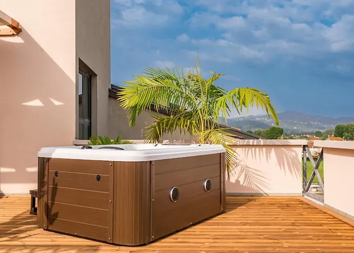 Apartment Rooftop Sealavie, Jacuzzi E Terrazza Privata *