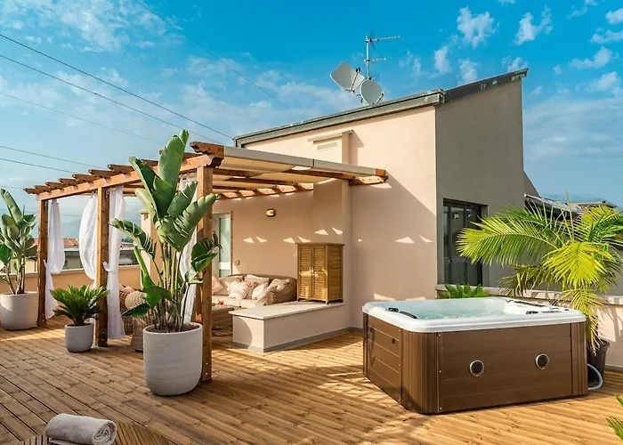 Apartment Rooftop Sealavie, Jacuzzi E Terrazza Privata *
